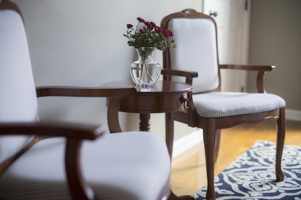 Market Street Inn Wooster Room photo